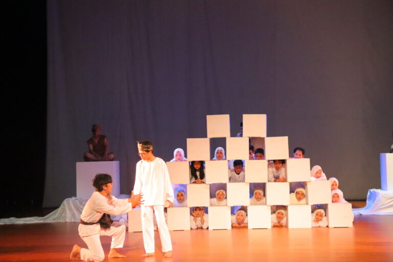 Pertunjukan Sibonsu Bobilang Malam 8