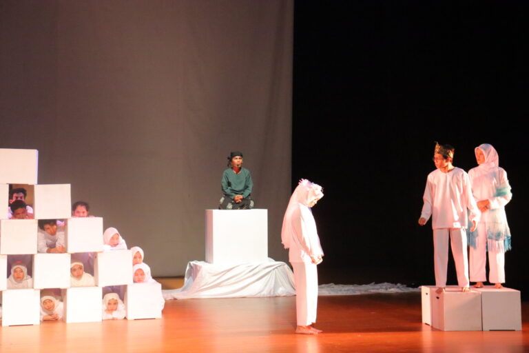 Pertunjukan Sibonsu Bobilang Malam 9