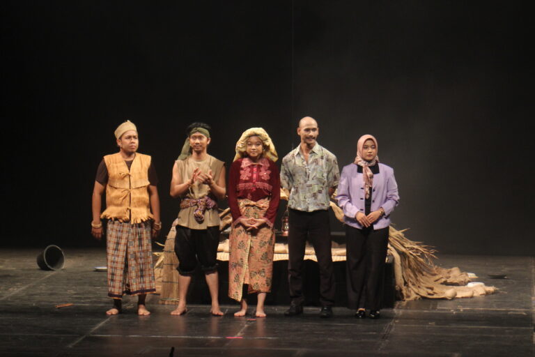 Suku Seni Pentaskan Panggil Aku Sakai Di TIM Jakarta 14